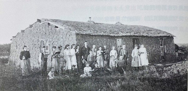 得克萨斯-俄克拉荷马狭长地带的草皮校舍，1889年.jpg