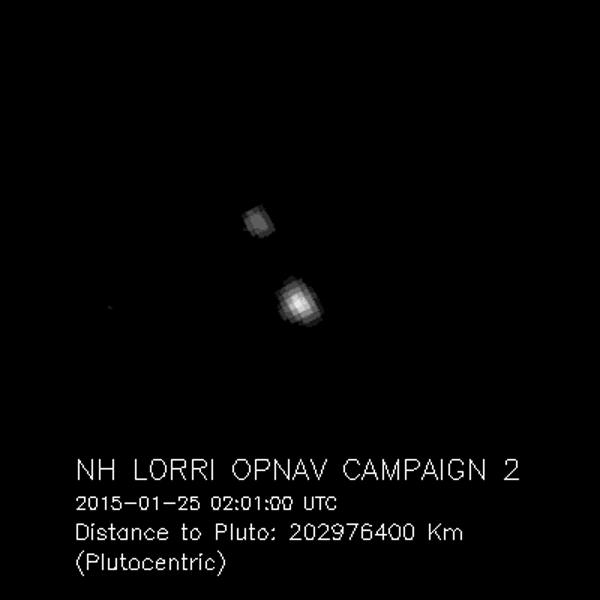 人类探测器成功拍摄冥王星和它的小伙伴