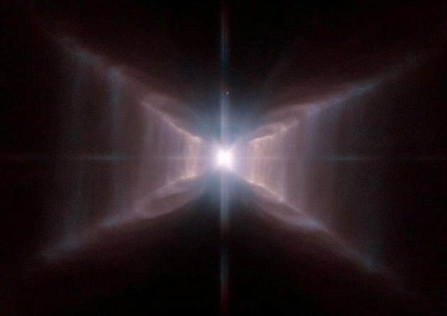 哈勃太空望远镜揭秘矩形星云奇特X状结构