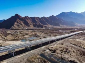 拉萨聂当特大桥建成通车